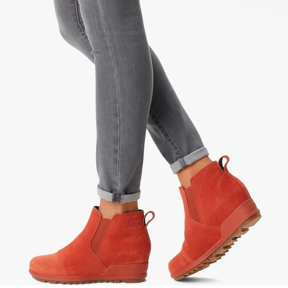 NEW Sorel Evie pull-on bootie. Chic Orange Red Suede Ankle Boots
